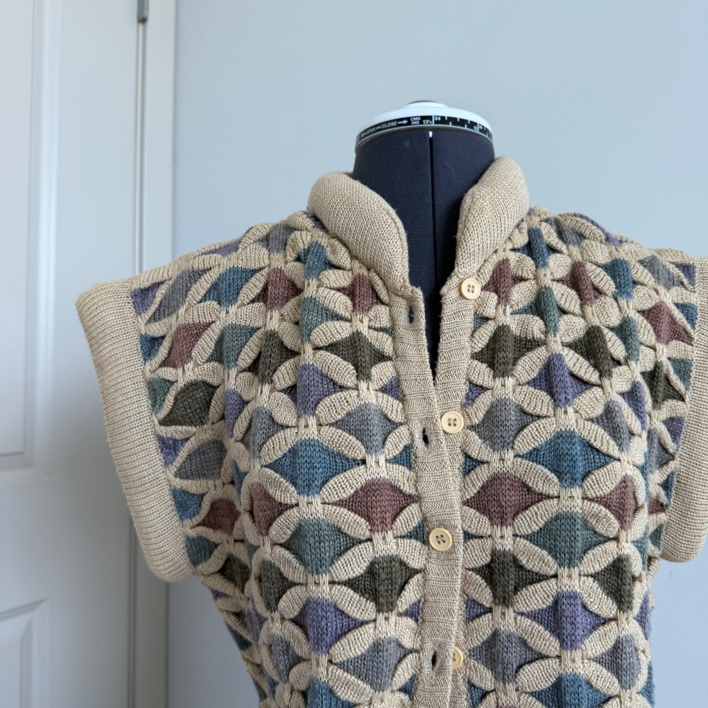 Vintage Geometric Knit Button Front Sleevless Sweater Size Medium - Picture 2 of 8